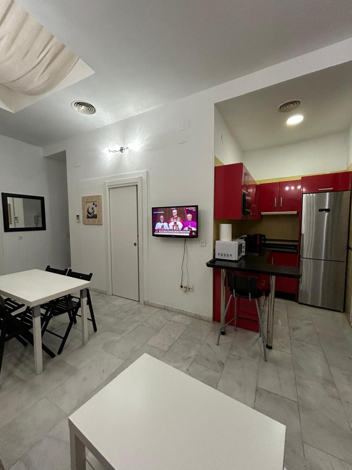 Apartamento Columnas De Adriano. Calle Mármoles, 5