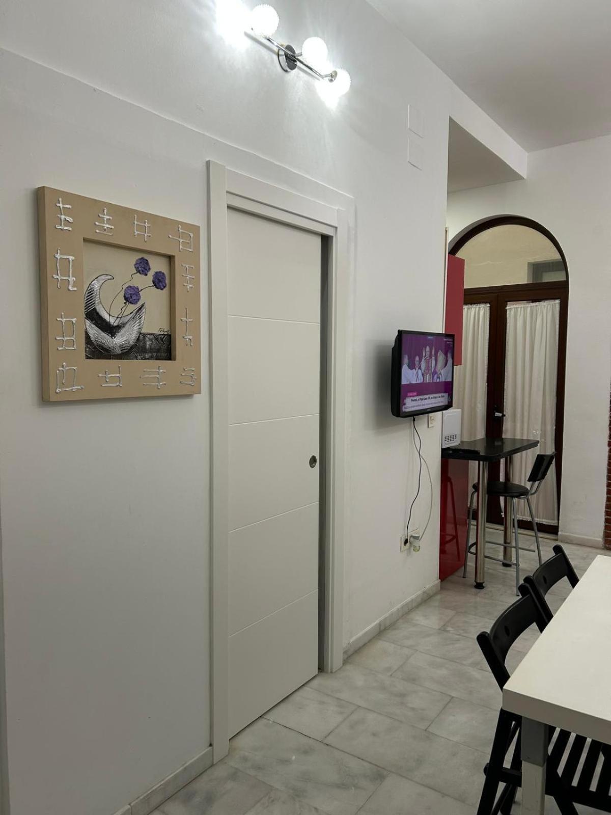 Columnas De Adriano. Calle Mármoles, 5 Apartamento Sevilla