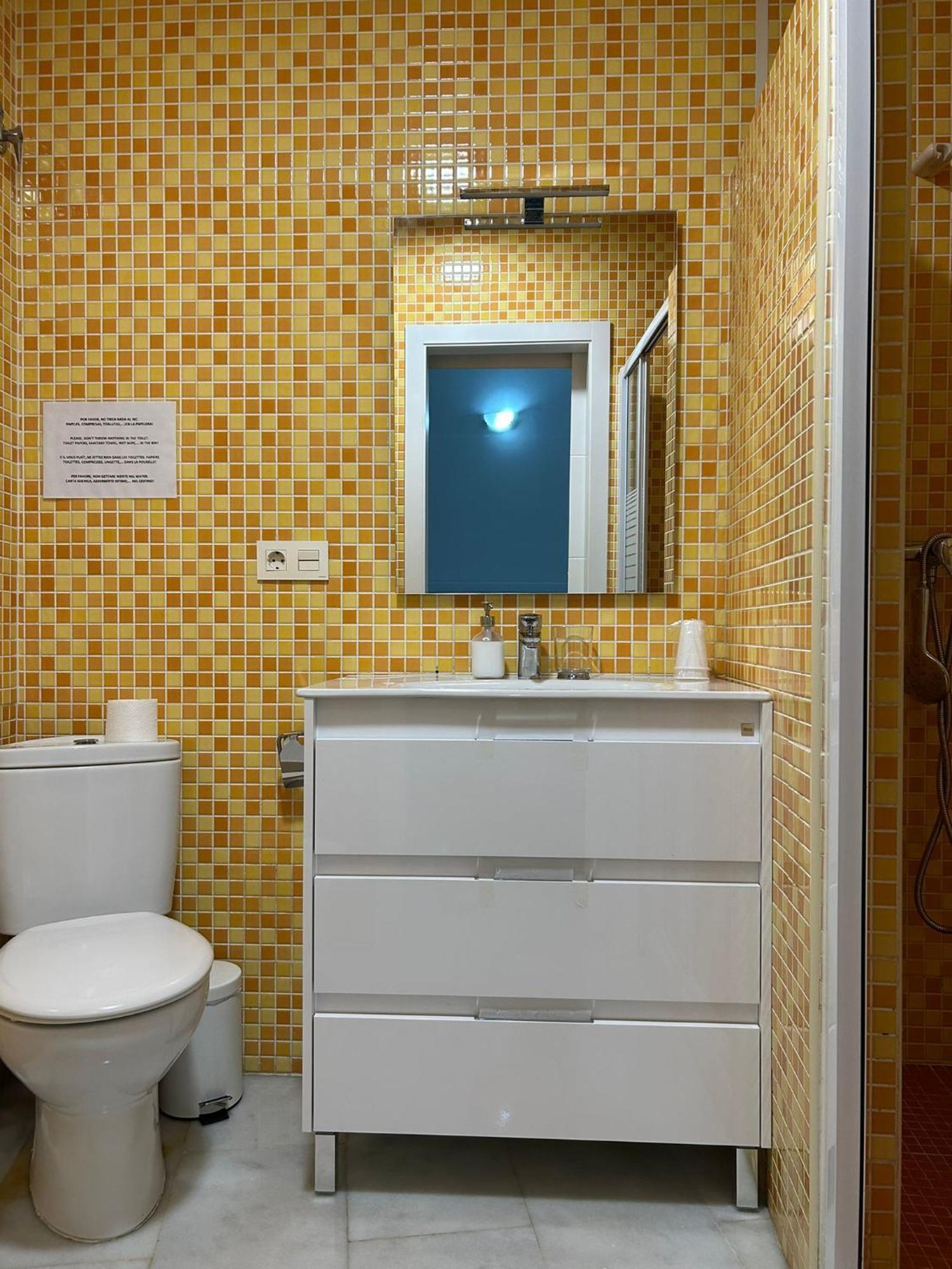 Apartamento Columnas De Adriano. Calle Mármoles, 5